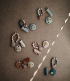 Mushie Finger Toothbrush Clay/Sand - Vingertandenborstel Baby - 2 Stuks Per Verpakking - Tandenborstel Siliconen -Winkel Voor Persoonlijke Verzorging 1035x1200 1