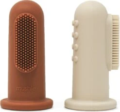 Mushie Finger Toothbrush Clay/Sand - Vingertandenborstel Baby - 2 Stuks Per Verpakking - Tandenborstel Siliconen -Winkel Voor Persoonlijke Verzorging 1200x1124 1