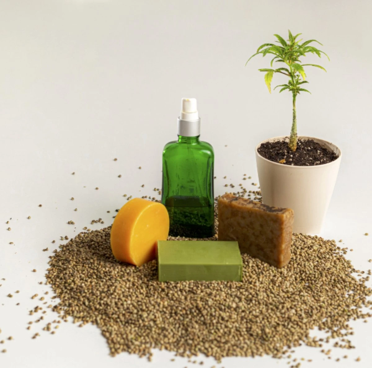 Stichting WietOliePuur - CBD - Zeep - 10% - 50gr. 3 Stichting WietOliePuur - CBD - Zeep - 10% - 50gr.