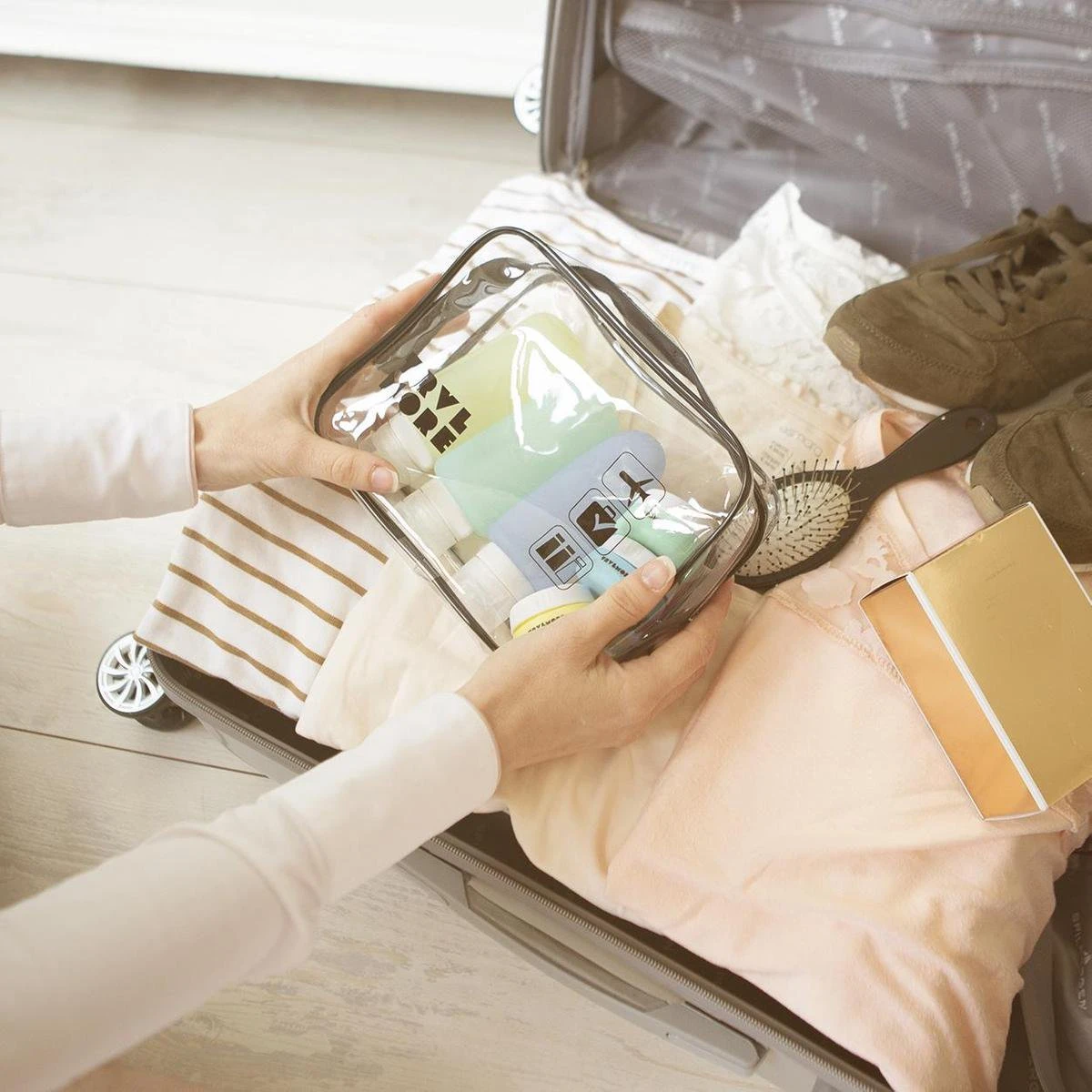 TRVLMORE Reisflesjes Met Etui - Navulbaar - Transparant - 6 Stuks 5 TRVLMORE Reisflesjes Met Etui - Navulbaar - Transparant - 6 Stuks - Afbeelding 3