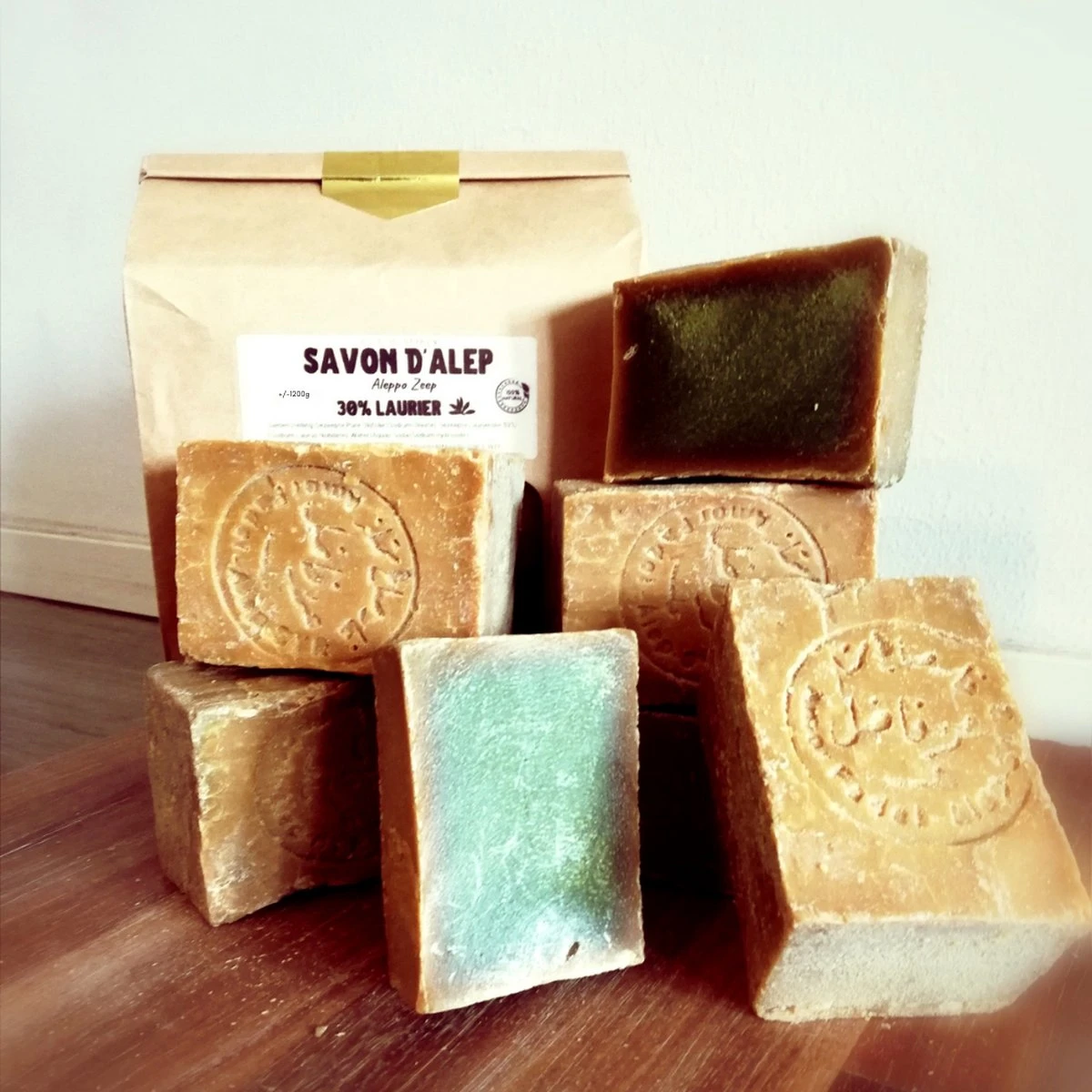 Aleppo Zeep - Olijf En 30 % Laurier - Savon D'Alep - 6 Blokken - +/- 1,2 Kg 4 Aleppo Zeep - Olijf En 30 % Laurier - Savon D'Alep - 6 Blokken - +/- 1,2 Kg - Afbeelding 2