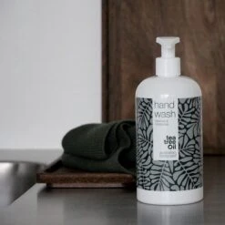 Australian Bodycare Hand Wash 500 Ml - Vochtinbrengende & Effectieve Handzeep Met 100% Natuurlijke Tea Tree Olie - Effectief Tegen Vuil - Houdt De Goede Flora Van De Huid In Balans - Geschikt Voor Alle Huidtypen -Winkel Voor Persoonlijke Verzorging 1200x1200 1745