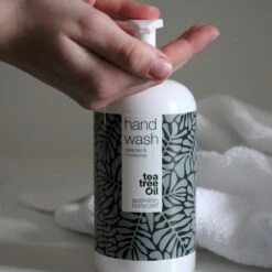 Australian Bodycare Hand Wash 500 Ml - Vochtinbrengende & Effectieve Handzeep Met 100% Natuurlijke Tea Tree Olie - Effectief Tegen Vuil - Houdt De Goede Flora Van De Huid In Balans - Geschikt Voor Alle Huidtypen -Winkel Voor Persoonlijke Verzorging 1200x1200 1748