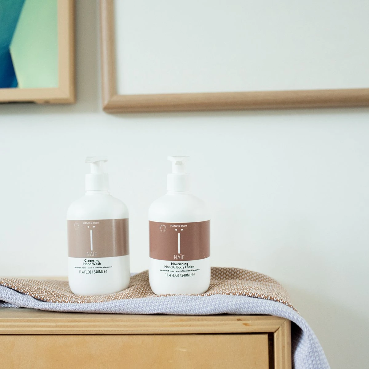 Naïf Reinigende Handzeep - Handverzorging - 2 X 340ml - Met Natuurlijke Ingrediënten 4 Naïf Reinigende Handzeep - Handverzorging - 2 X 340ml - Met Natuurlijke Ingrediënten - Afbeelding 2