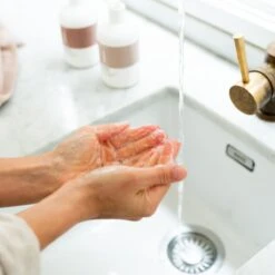 Naïf Reinigende Handzeep - Handverzorging - 2 X 340ml - Met Natuurlijke Ingrediënten 7 Naïf Reinigende Handzeep - Handverzorging - 2 X 340ml - Met Natuurlijke Ingrediënten -Winkel Voor Persoonlijke Verzorging 1200x1200 1818