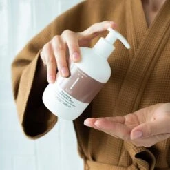 Naïf Verzorgende Handlotion – Plasticvrij – Handverzorging - 340ml - Met Natuurlijke Ingrediënten 8 Naïf Verzorgende Handlotion – Plasticvrij – Handverzorging - 340ml - Met Natuurlijke Ingrediënten -Winkel Voor Persoonlijke Verzorging 1200x1200 2051