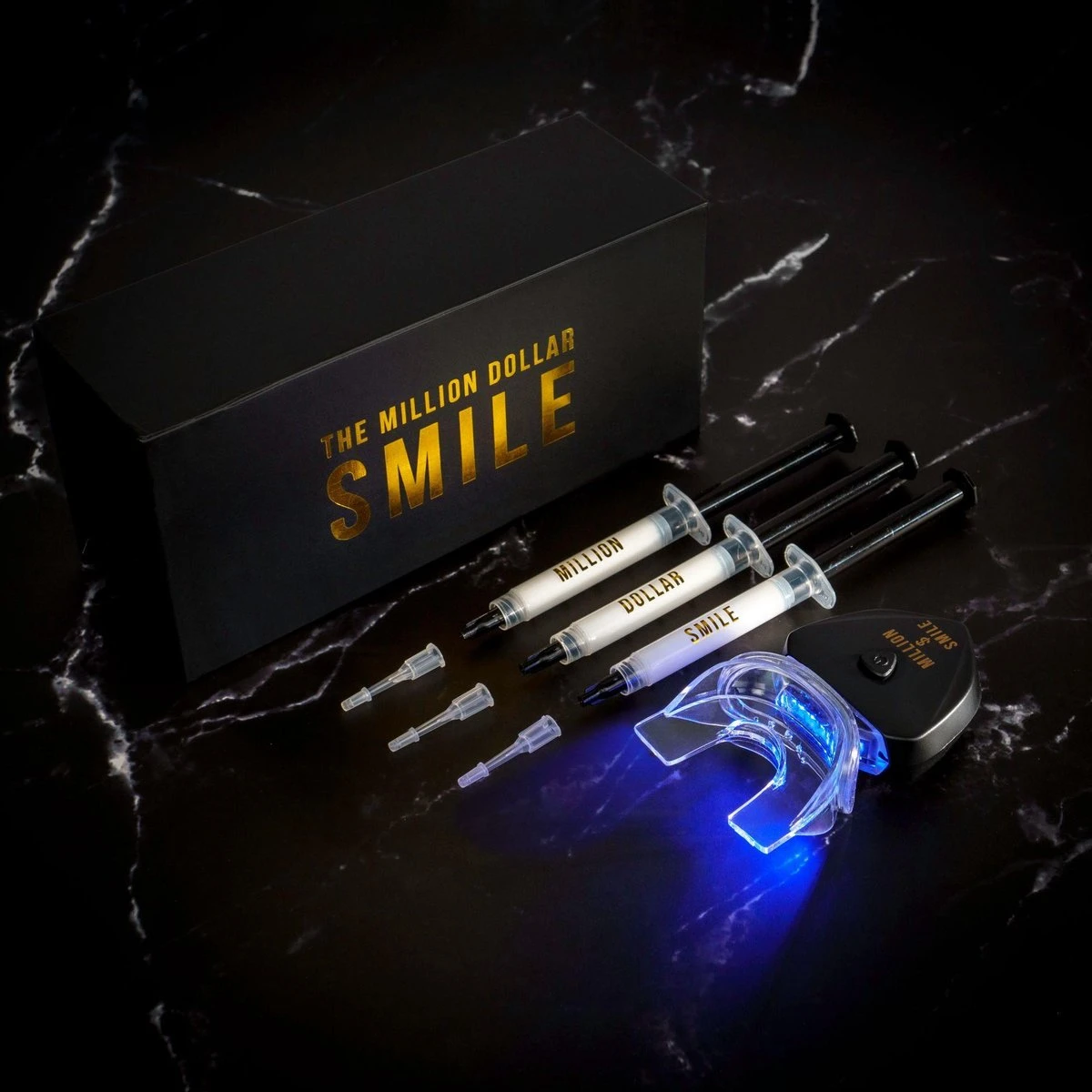 The Million Dollar Smile® Tandenbleekset Geschikt Voor Gevoelige Tanden - Zonder Peroxide (0%) - Wittere Tanden - 100% Natuurlijk - Tanden Bleken - Tandenblekers - Teeth Whitening Kit - Geen Gevoelige Tanden 3 The Million Dollar Smile® Tandenbleekset Geschikt Voor Gevoelige Tanden - Zonder Peroxide (0%) - Wittere Tanden - 100% Natuurlijk - Tanden Bleken - Tandenblekers - Teeth Whitening Kit - Geen Gevoelige Tanden