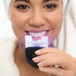 The Million Dollar Smile® Tandenbleekset Geschikt Voor Gevoelige Tanden - Zonder Peroxide (0%) - Wittere Tanden - 100% Natuurlijk - Tanden Bleken - Tandenblekers - Teeth Whitening Kit - Geen Gevoelige Tanden 19 The Million Dollar Smile® Tandenbleekset Geschikt Voor Gevoelige Tanden - Zonder Peroxide (0%) - Wittere Tanden - 100% Natuurlijk - Tanden Bleken - Tandenblekers - Teeth Whitening Kit - Geen Gevoelige Tanden -Winkel Voor Persoonlijke Verzorging 1200x1200 698