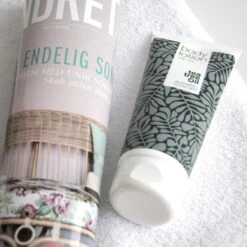 Australian Bodycare Body Lotion 200 Ml - Bodylotion Met Tea Tree Olie Verzorgt En Voorkomt Een Onzuivere En Droge Huid - Vermindert Vlekjes, Puistjes, Jeuk, Jeugdpuistjes, Lichaamsgeurtjes & Zweetvoeten - Geschikt Voor Vrouwen & Mannen -Winkel Voor Persoonlijke Verzorging 1200x1200 879