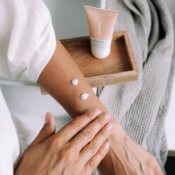 Naïf Herstellende Alles-In-Éen Crème - Helpt Tegen Droge Plekjes - Huidverzorging - 50ml - Met Natuurlijke Ingrediënten -Winkel Voor Persoonlijke Verzorging 1200x1200 935