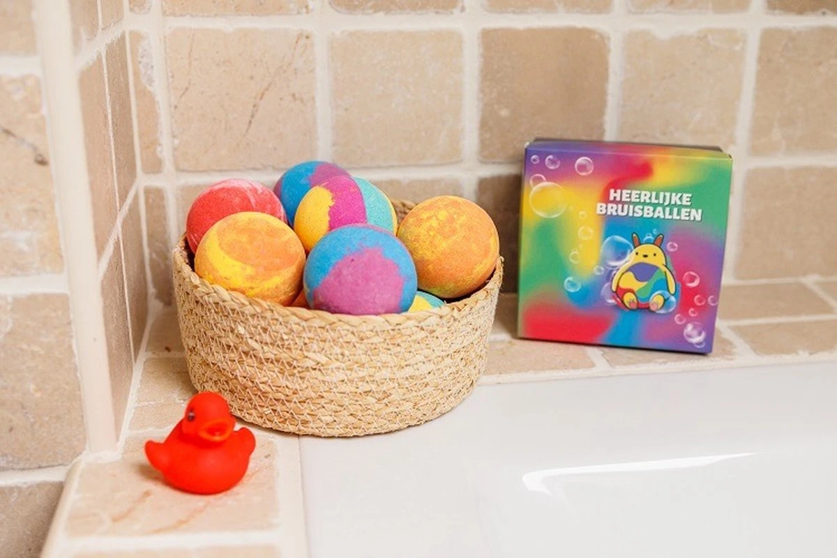 De Kunst Van Zeep - 4 Bruisballen Met Speelgoed In De Bruisbal - Vegan & Biologisch 6 De Kunst Van Zeep - 4 Bruisballen Met Speelgoed In De Bruisbal - Vegan & Biologisch - Afbeelding 4