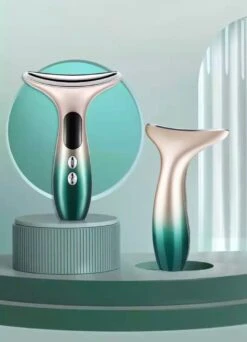 Merkloos Facelift Apparaat + Gold Mask Anti-rimpel En Verjongend Hydraterende Gezichtsmasker, Geïmpregneerd Met Telomerase Serum - Anti Rimpels Nek En Gezicht Apparaat - Facelift - Skin Care - Huidverzorging Apparaat - Drie Lichten Functie - FDA - CE – 2022