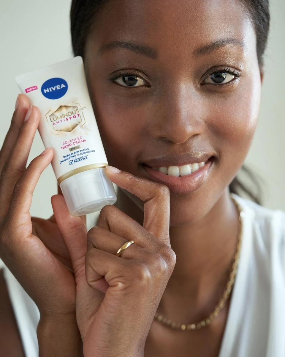 NIVEA Luminous630 Anti Spot Handcreme Anti Pigment - 50 ML 4 NIVEA Luminous630 Anti Spot Handcreme Anti Pigment - 50 ML - Afbeelding 2